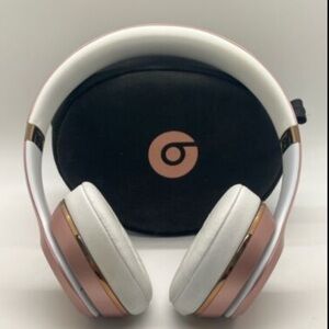 Beats Solo 3 in Rose Gold